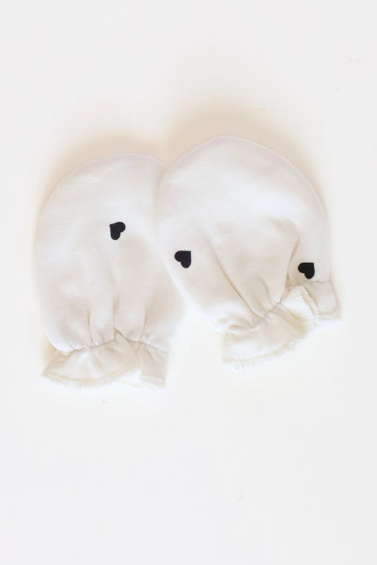 Love-Dots-Newborn-Mittens