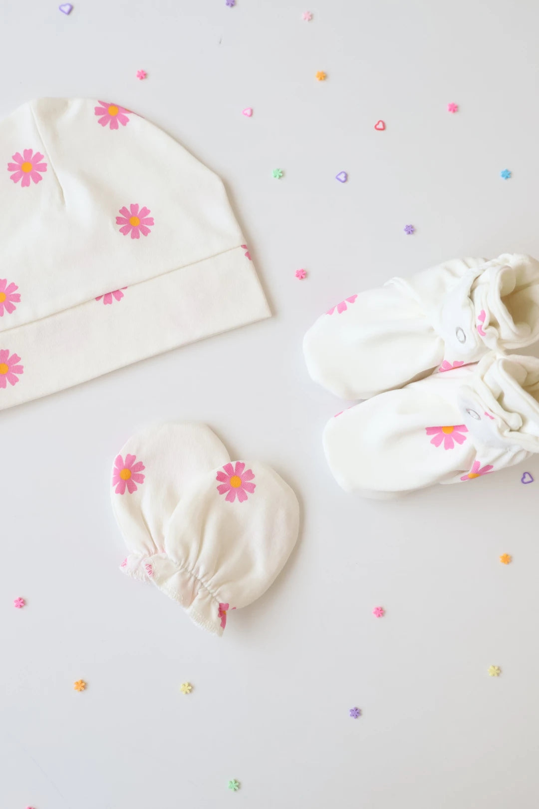 Newborn-Baby-Cap-Mittens-Booties-Set-Trio-Daisy