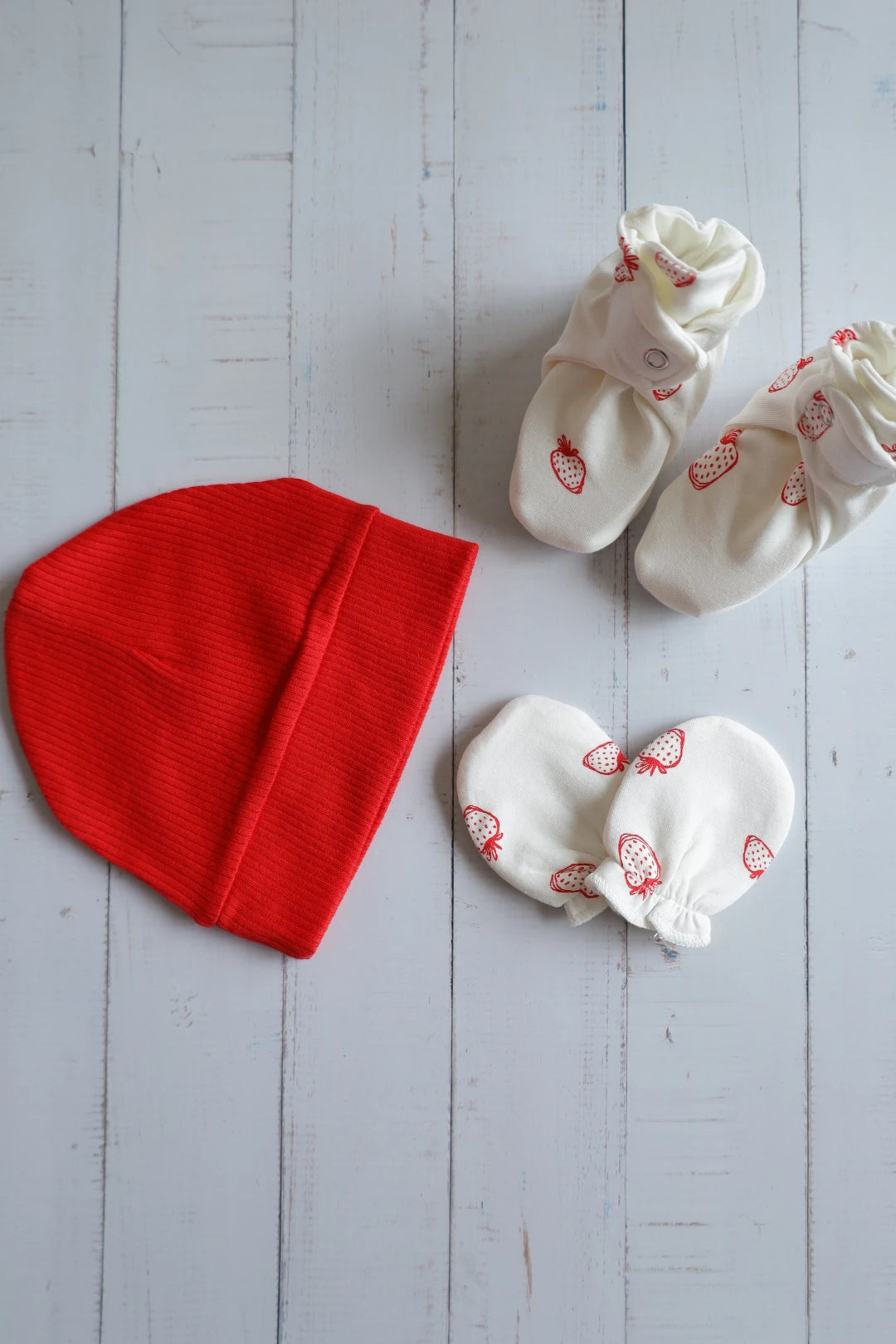 Newborn-Baby-Cap-Mittens-Booties-Set-Trio-Red-Berry