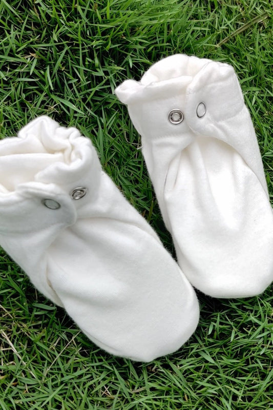 Plain-White-Baby-Newborn-Baby-Booties-and-Socks