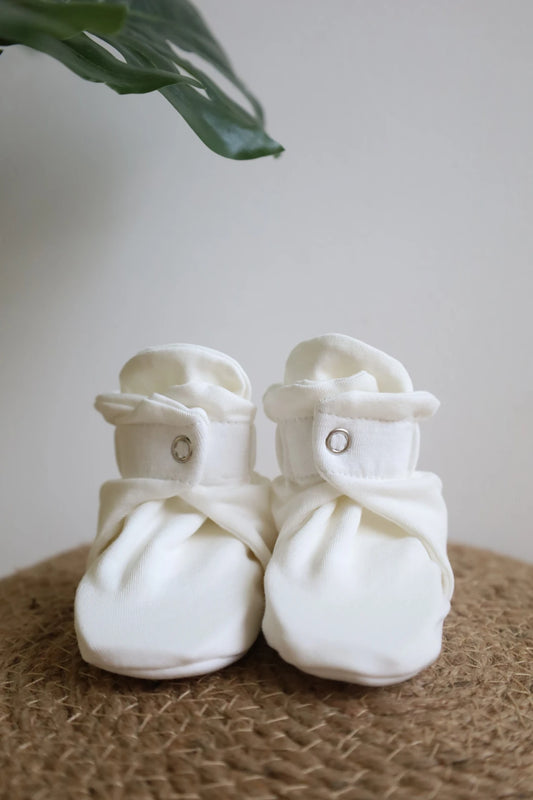 Snug-13-Newborn-Baby-Booties-and-Socks