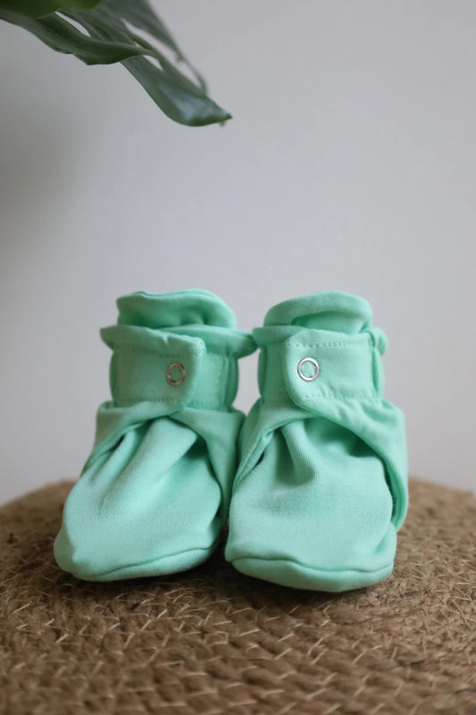 Snug-18-Newborn-Baby-Booties-and-Socks