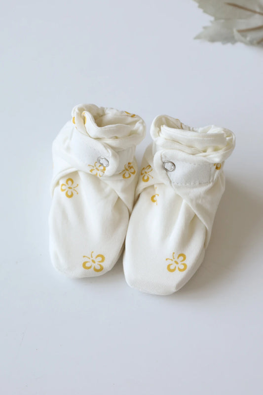 Snug-27-Newborn-Baby-Booties-and-Socks