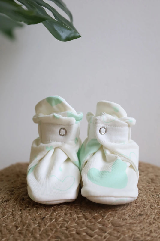 Snug-8-Newborn-Baby-Booties-and-Socks