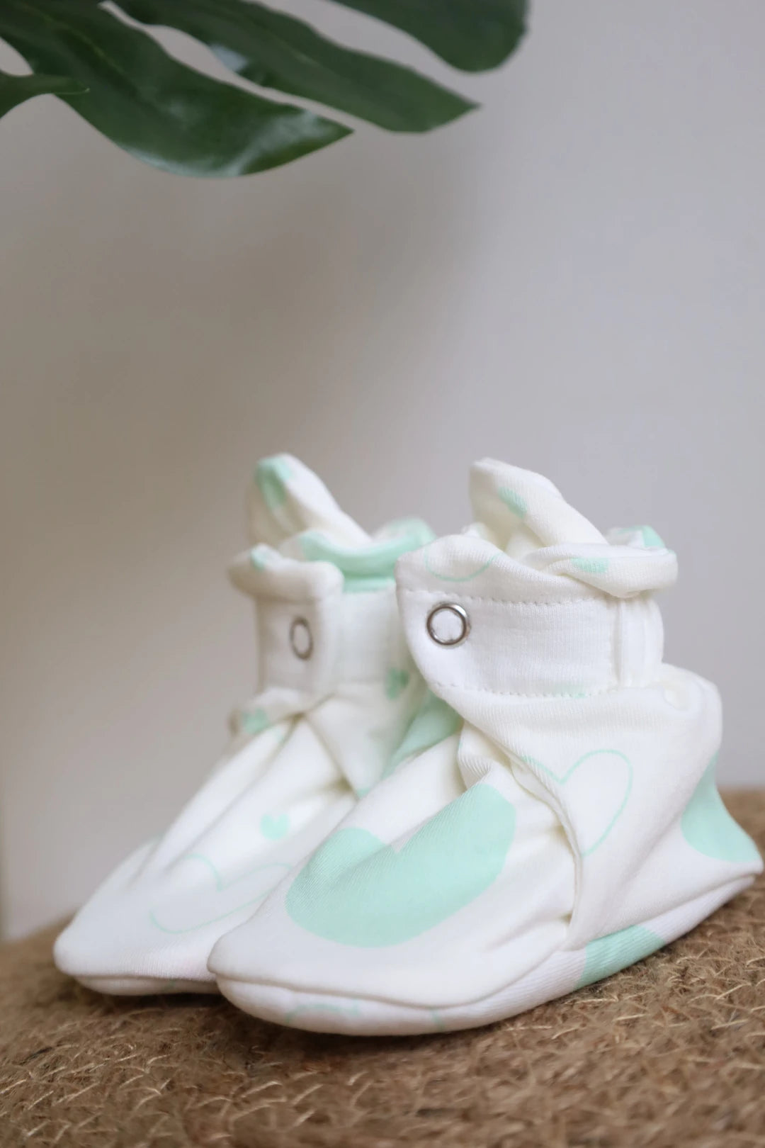 Snug-8-Newborn-Baby-Booties-and-Socks