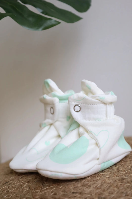 Snug-8-Newborn-Baby-Booties-and-Socks