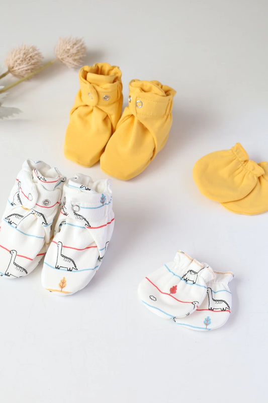 Tiny-Saurs-Baby-Mittens-and-Booties