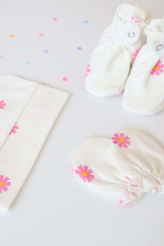 Newborn-Baby-Cap-Mittens-Booties-Set-Trio-Daisy