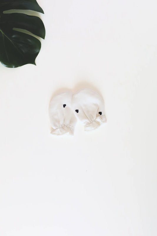 Love-Dots-Newborn-Mittens