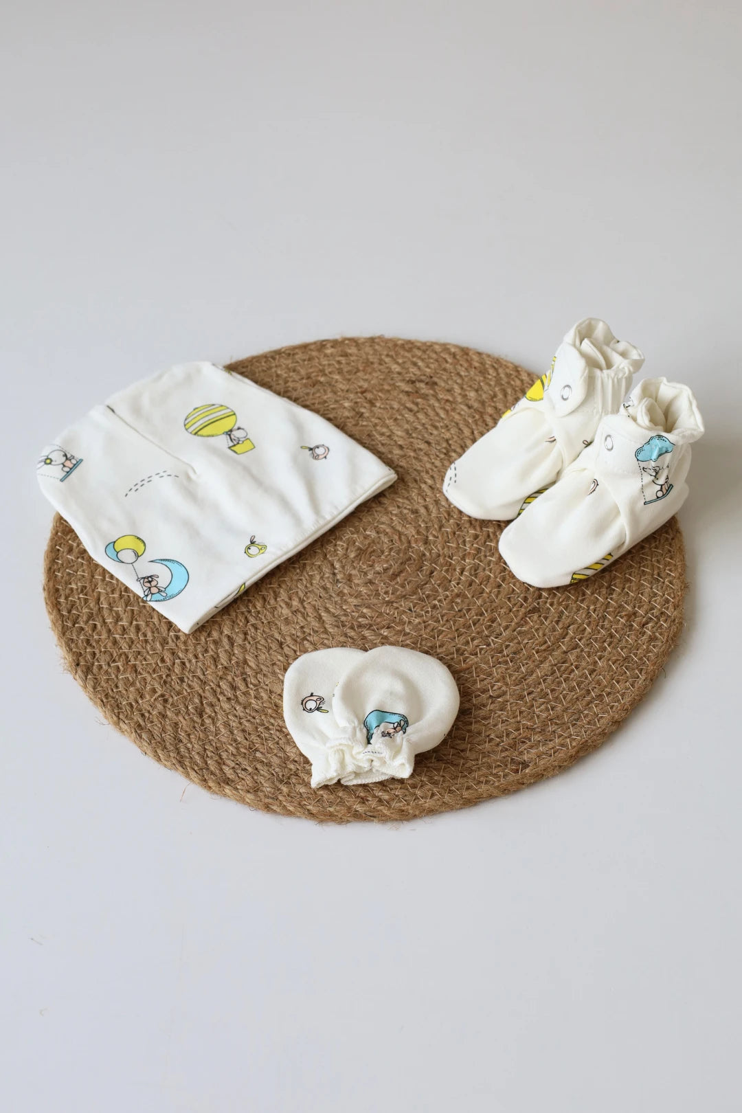 Newborn-Baby-Cap-Mittens-Booties-Set-Air-Balloon-Trio