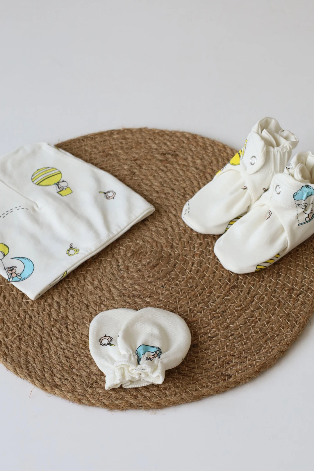 Newborn-Baby-Cap-Mittens-Booties-Set-Air-Balloon-Trio