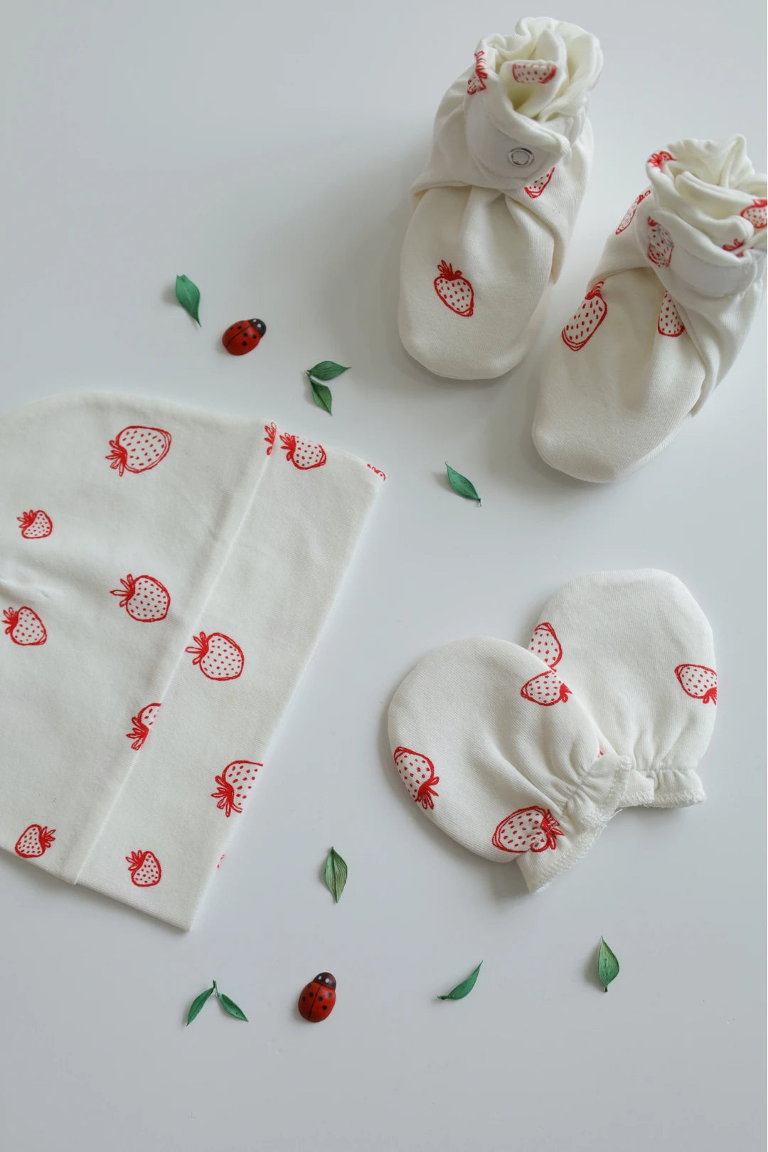Newborn-Baby-Cap-Mittens-Booties-Set-Berry-Trio