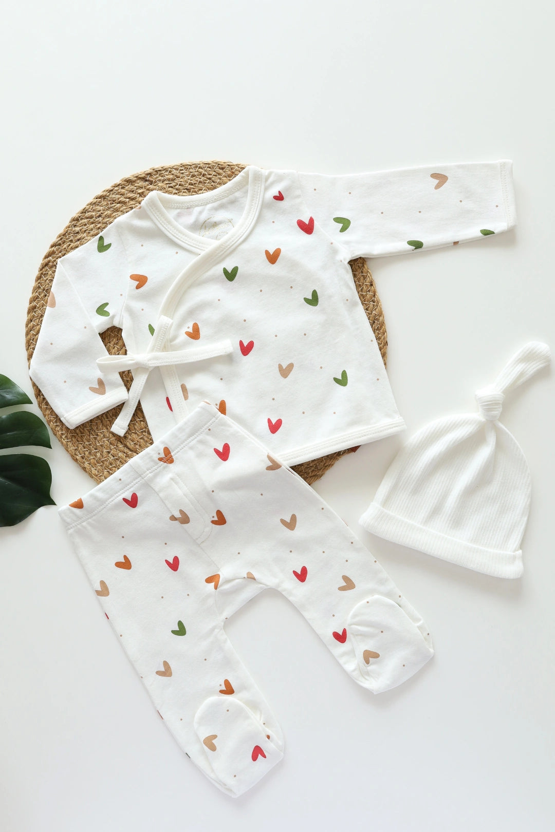 Peekaboo-Heart-Newborn-Clothes-Set