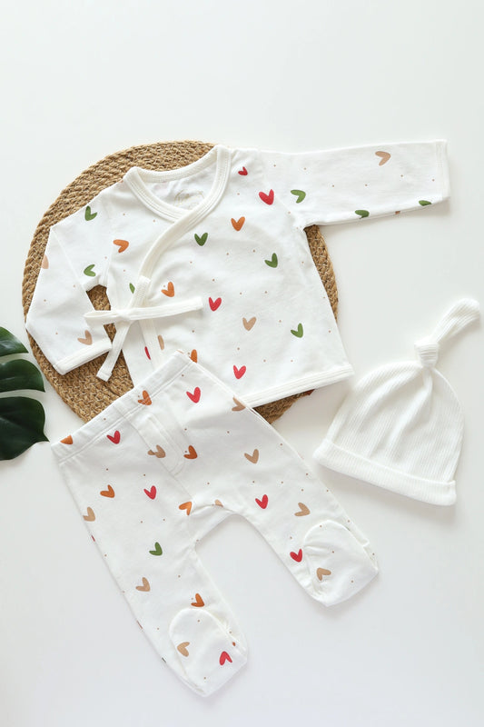Peekaboo-Heart-Newborn-Clothes-Set