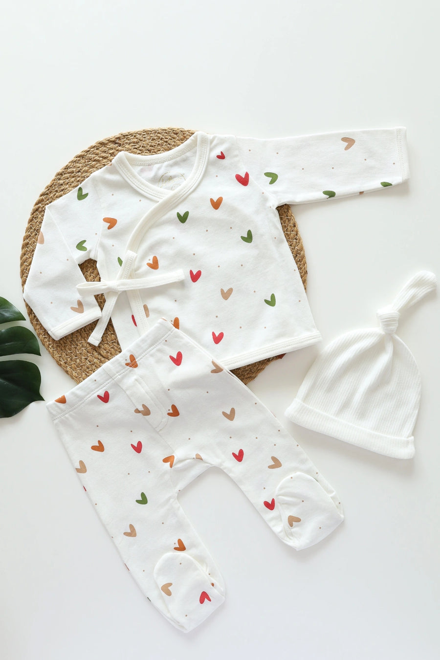 Peekaboo-Heart-Newborn-Clothes-Set