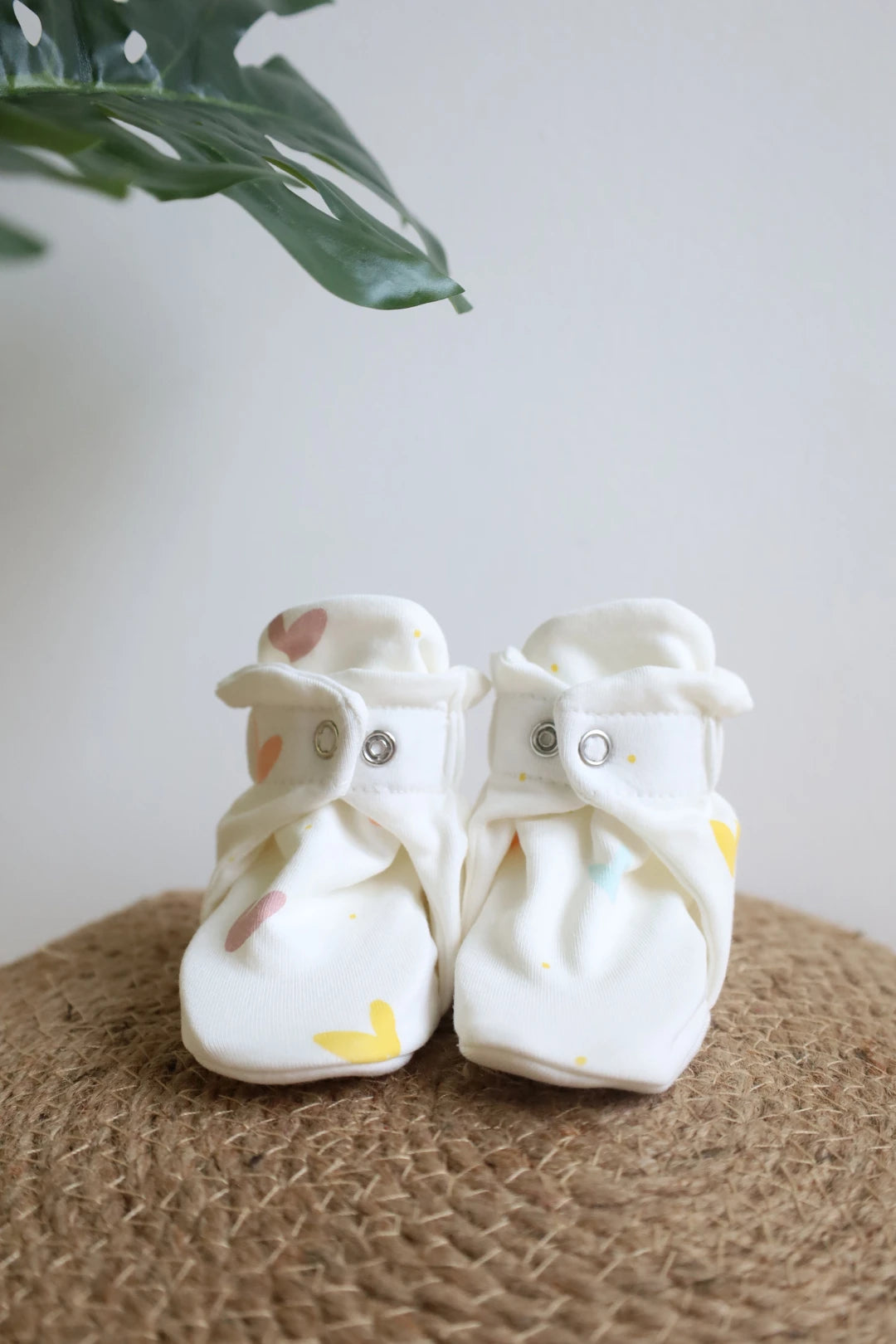 Snug-1-Newborn-Baby-Booties-and-Socks