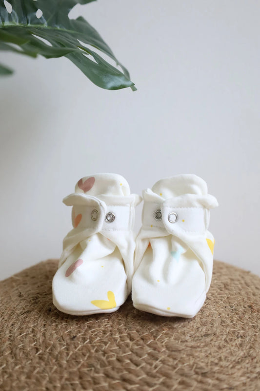 Snug-1-Newborn-Baby-Booties-and-Socks
