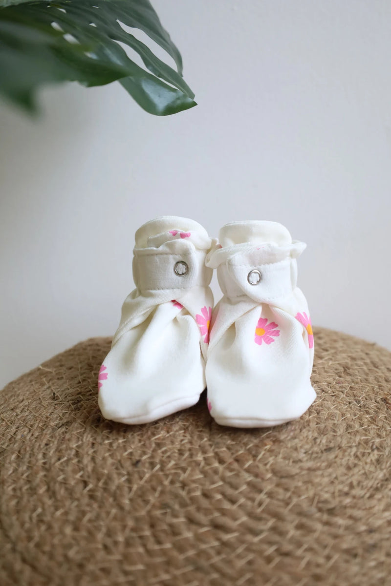 Snug-2-Newborn-Baby-Booties-and-Socks