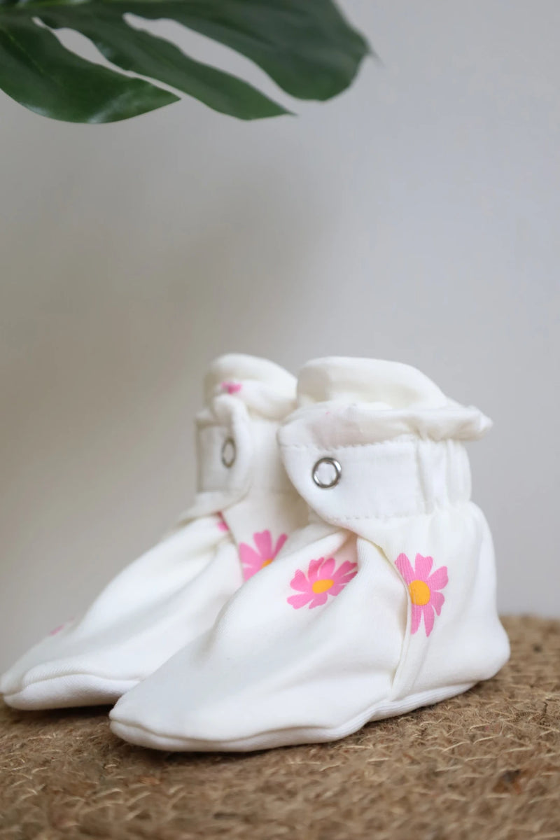 Snug-2-Newborn-Baby-Booties-and-Socks
