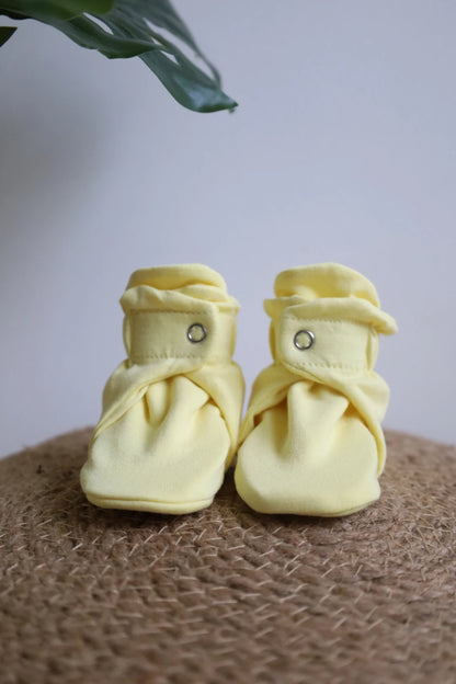 Snug-20-Newborn-Baby-Booties-and-Socks