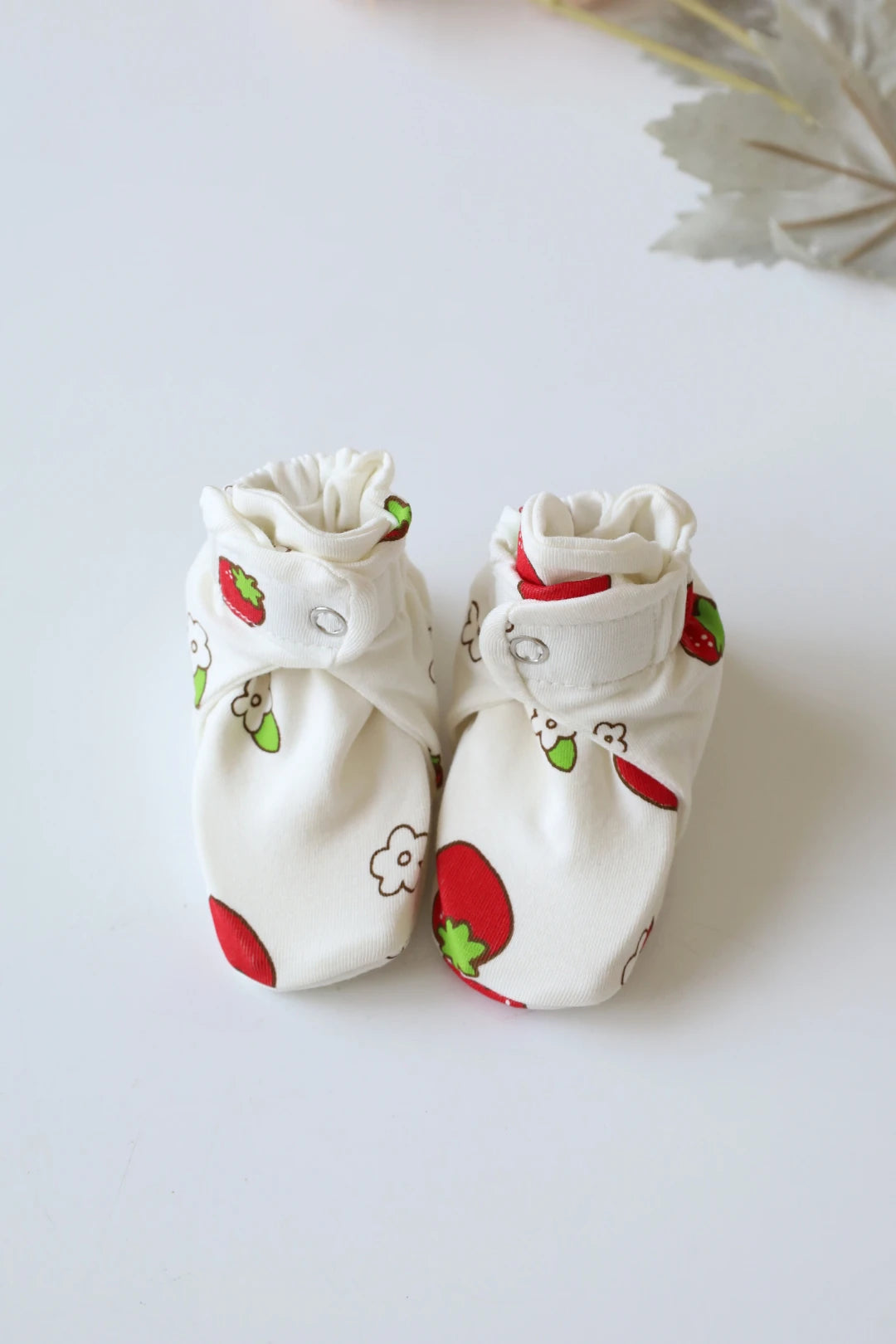 Snug-23-Newborn-Baby-Booties-and-Socks