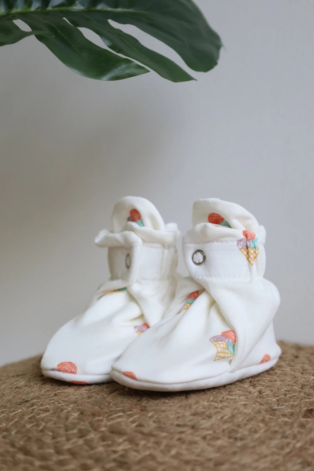 Snug-5-Newborn-Baby-Booties-and-Socks
