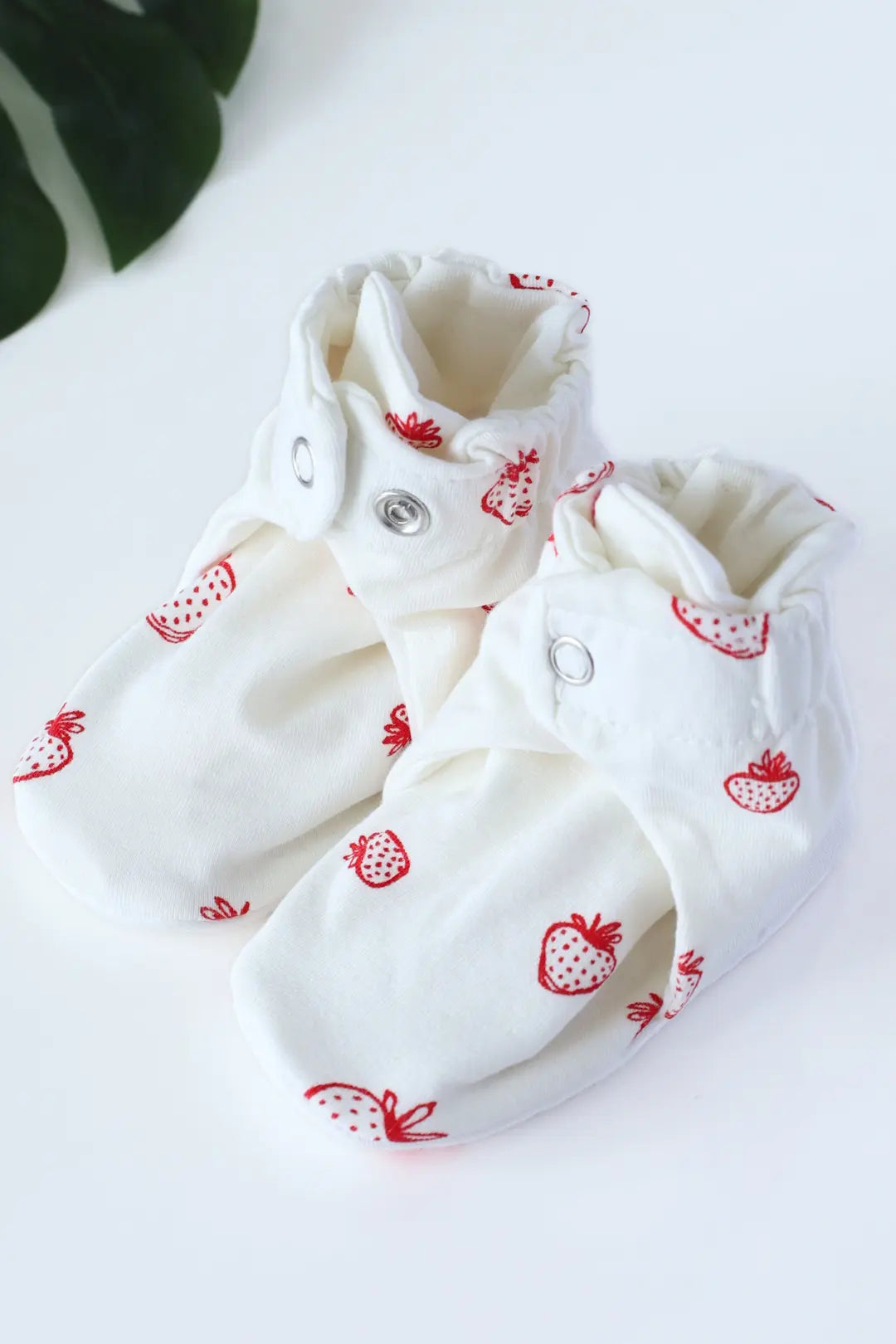 Snug-68-Baby-Booties