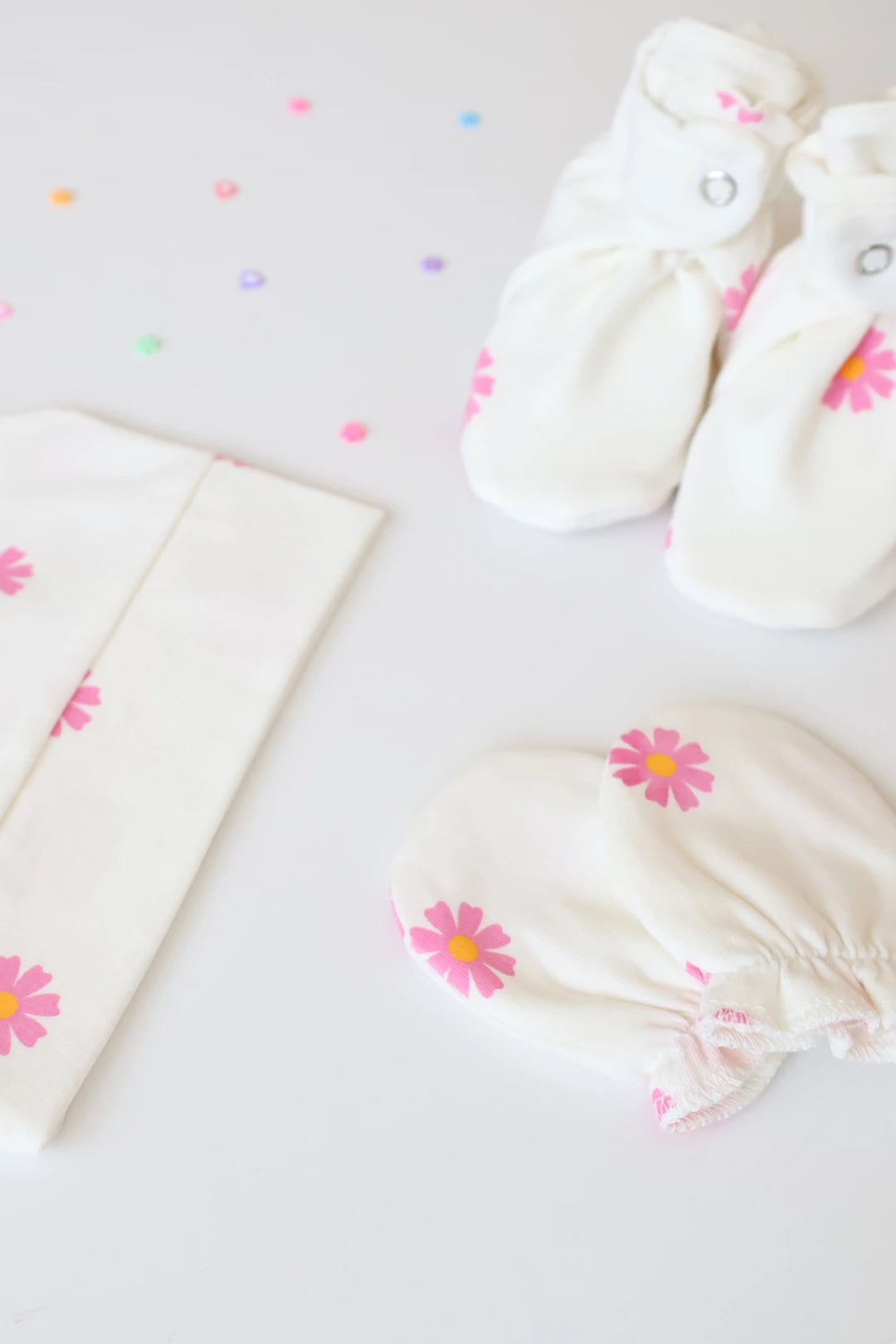Newborn-Baby-Cap-Mittens-Booties-Set-Trio-Daisy