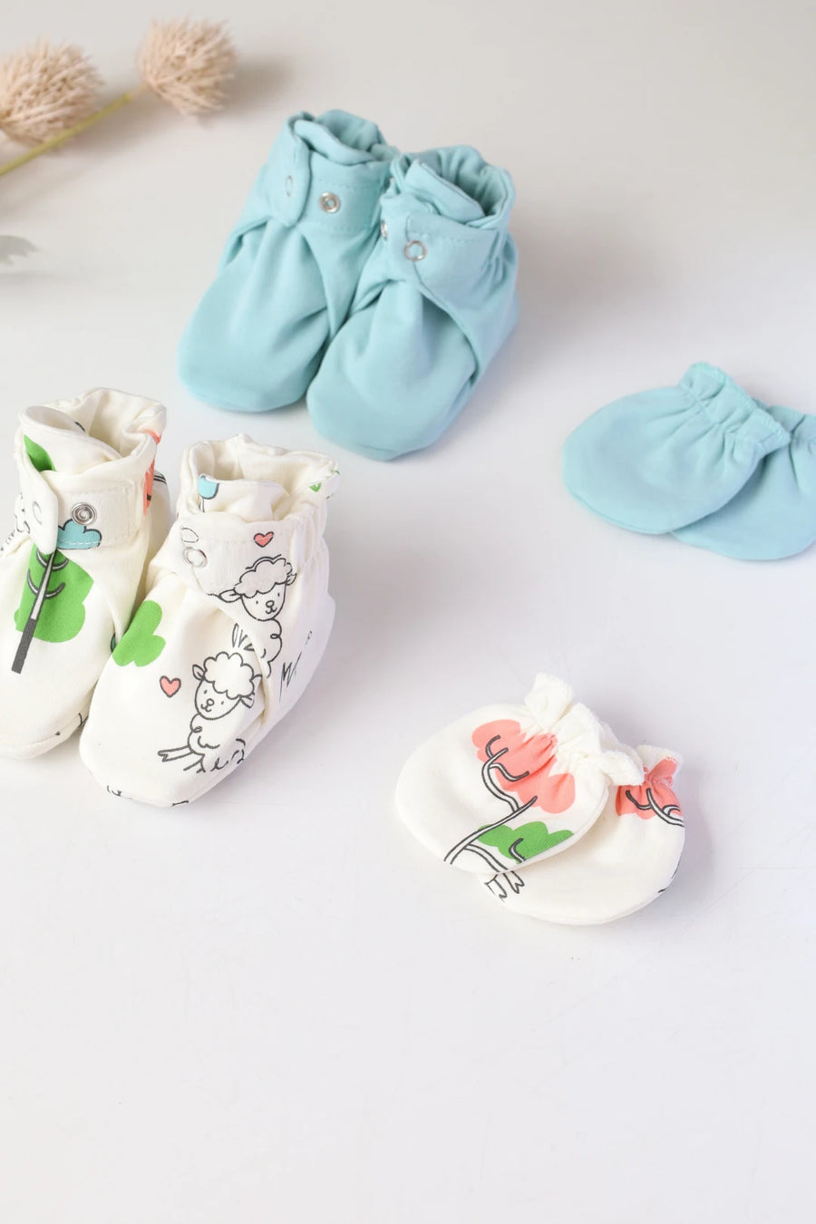 Woolly-Woods-Baby-Mittens-and-Booties